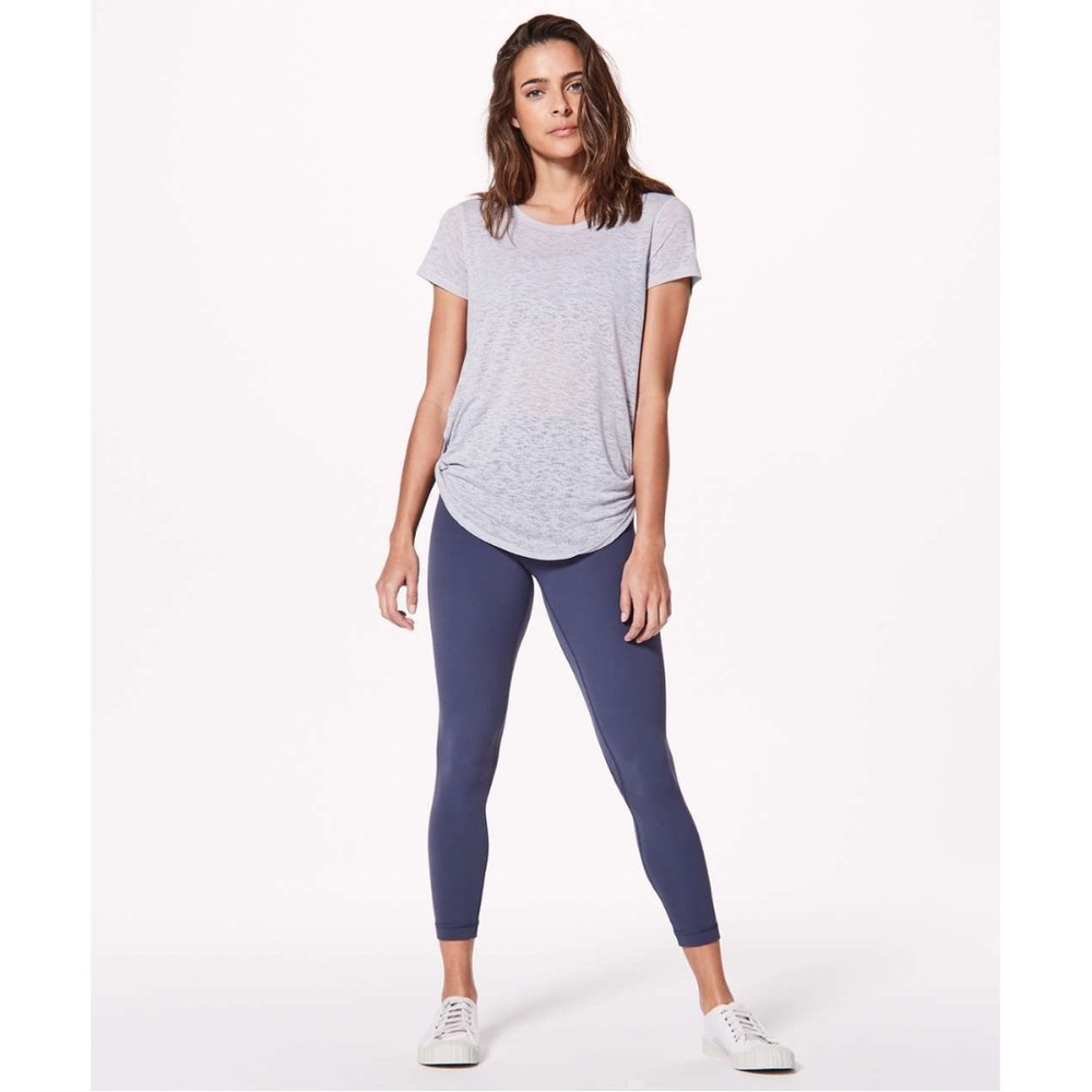 Lululemon Round Two Tee Burnout Size 4 in Silver Fox - Picture 1 of 4